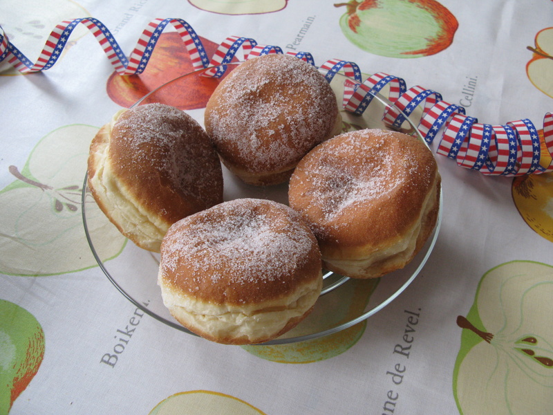 Krapfen. What we in Skåne call 'sockerbullar'.