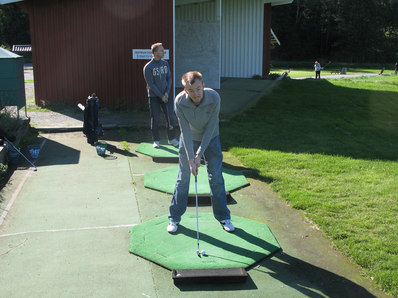 Hey, I know how to do this! I've watched Annika Sorenstam play.