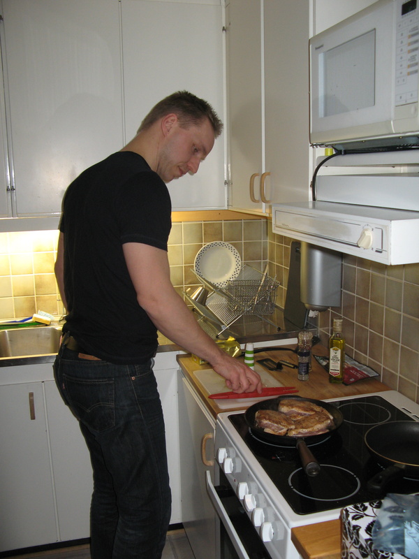 BB2 (thinks he) rules the kitchen, as usual