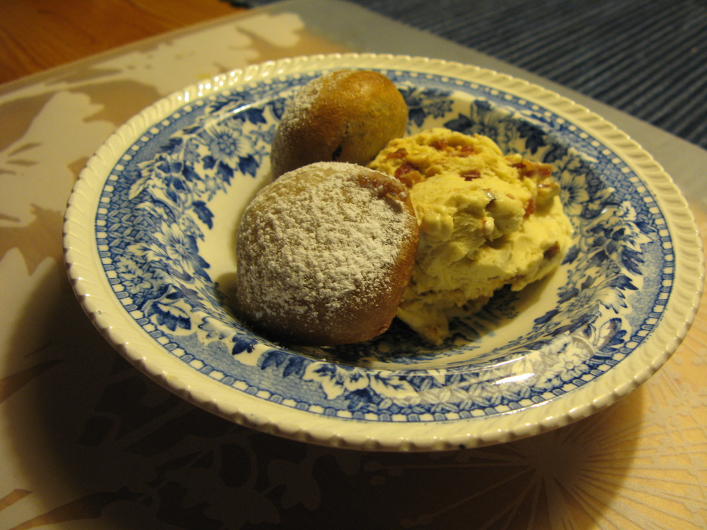 Candied bacon icecream with fried oreos